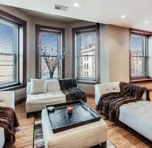 Commodore / Green Briar Landmark Condominiums living.
