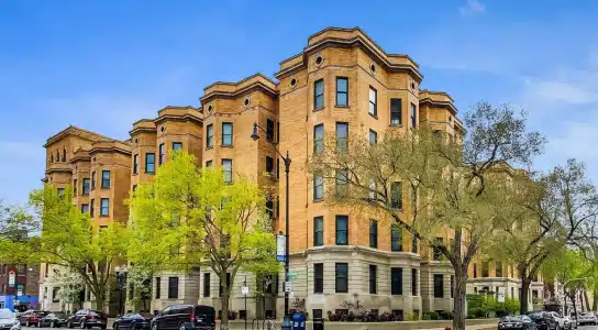 Commodore / Green Briar Landmark Condominiums exterior.