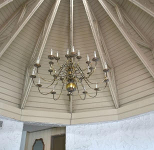 Whispering Lake Townhomes chandelier.